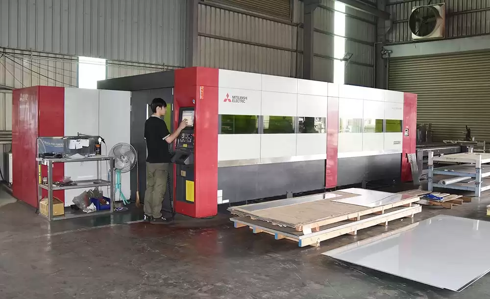 三菱牌 光纖雷射4米加工機 ML4020RX-F40